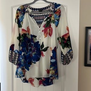 Pretty floral light weight tunic